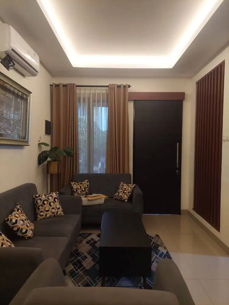 Dijual Rumah Dekat Summarecon Crown Gading di Kota Harapan Indah 2