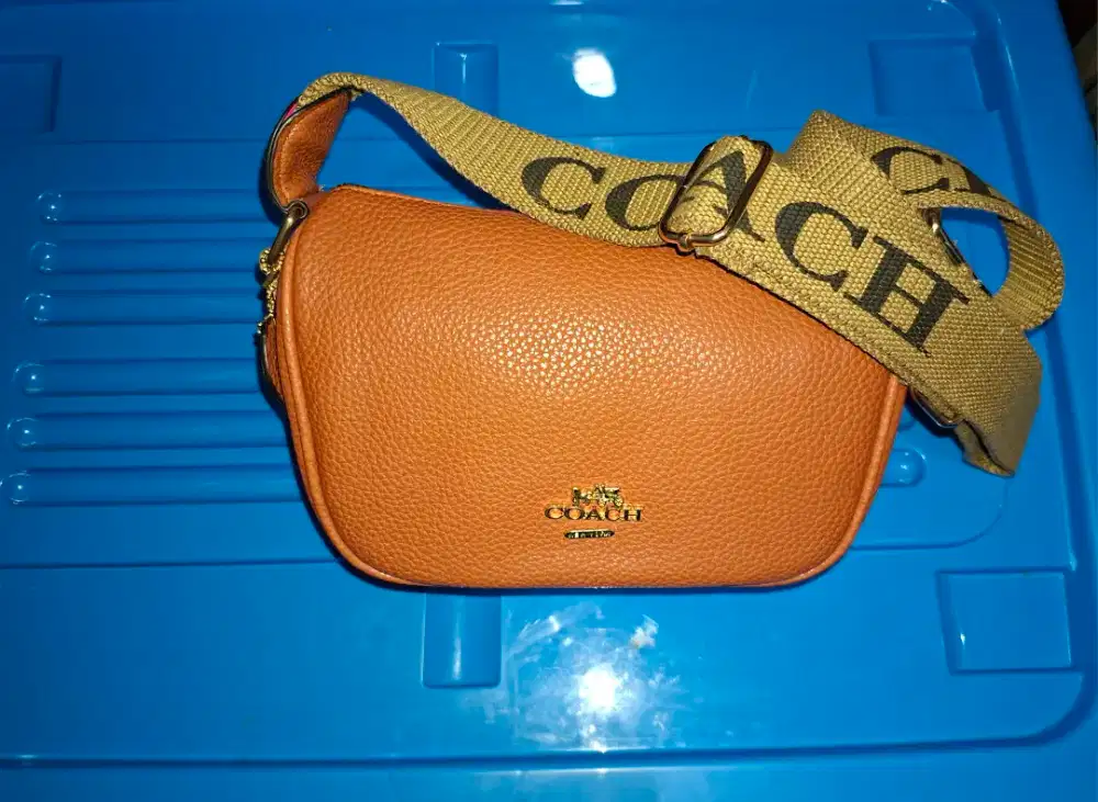 Sling coach coklat