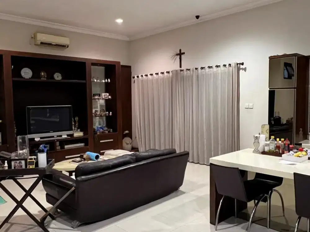 Rumah Mewah Minimalis 2 Lt Manyar Tirtoyoso