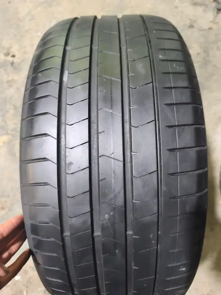 Pirelli pzero RFT runflat 275 40 R20