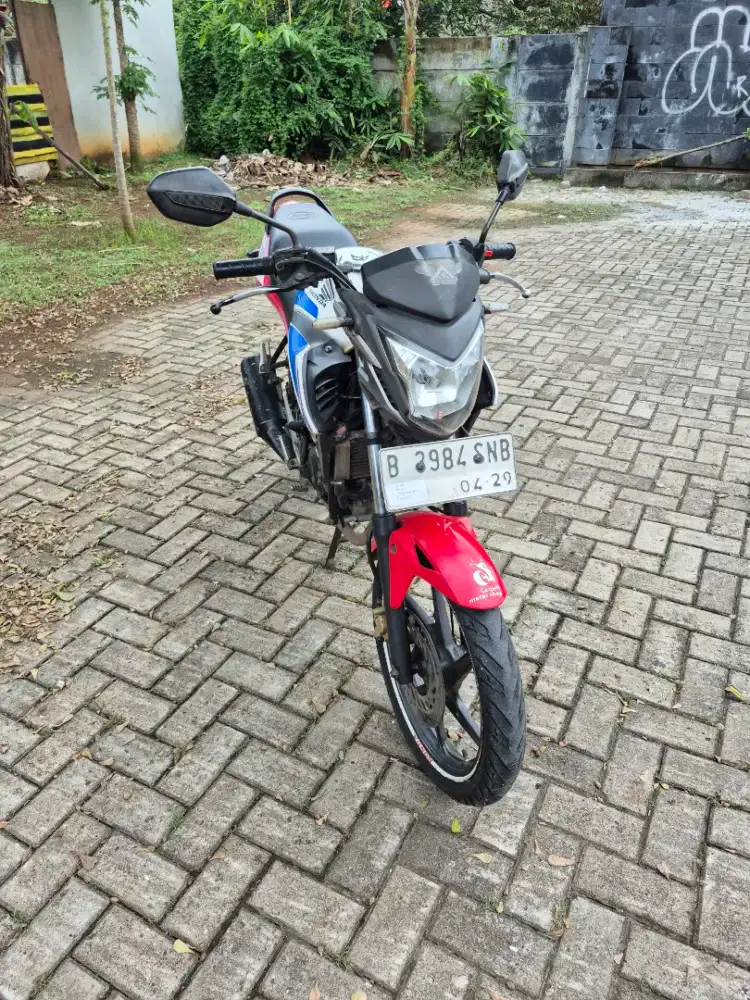 Dijual Honda CB150R tahun 2014 surat lengkap mesin bagus