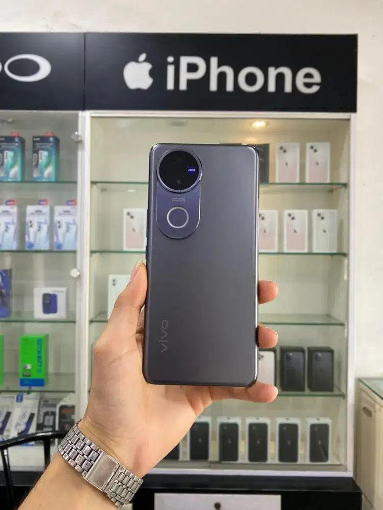 Vivo V50 5G 12/256 GB, Garansi Aktif - April 2026
