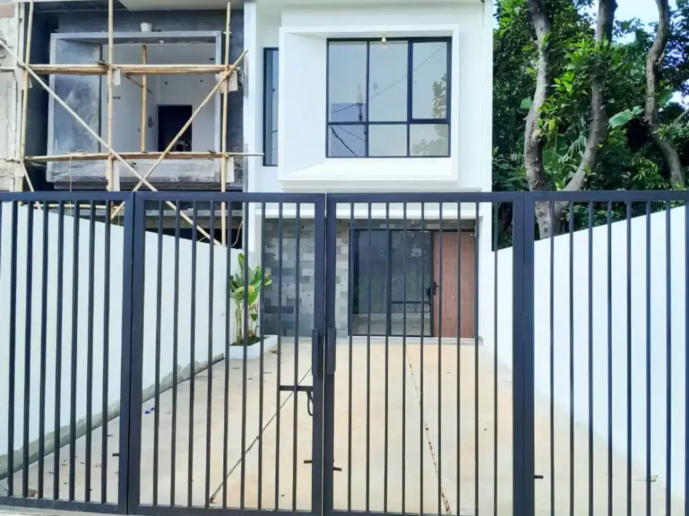 Rumah 2 lantai siap huni tanah 100 meter, akses 2 mobil di jatiasih bekasi