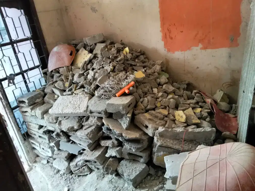 Puing Gratis ada genteng dan balok kaso keras