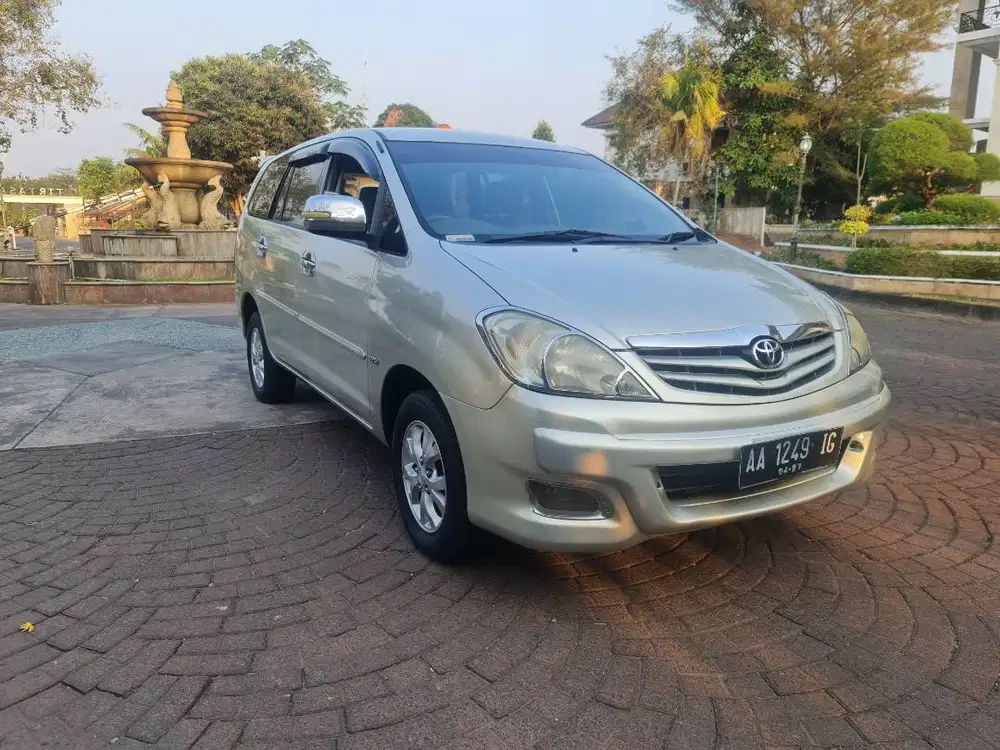 Toyota Kijang Innova 2.0 G Manual 2011
