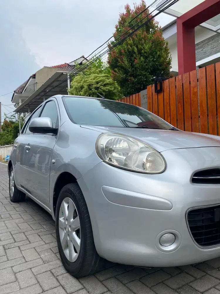 Nissan March 2011 Bensin