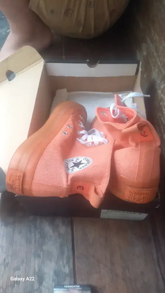 Sepatu converse ori