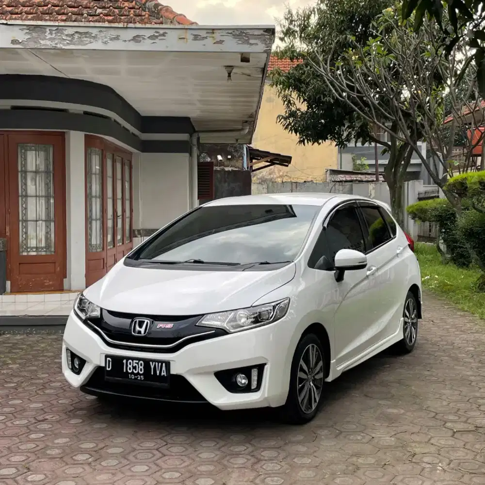 HONDA JAZZ RS GK5 2015 A/T
KM 84.000