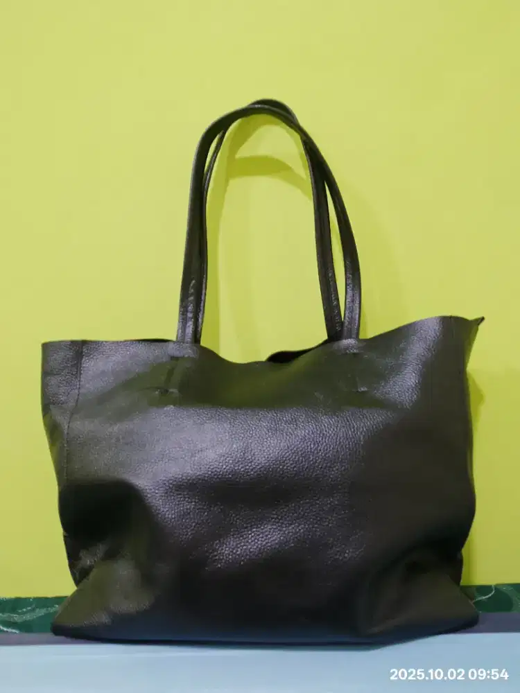 Tas hobo besar zipper kulit