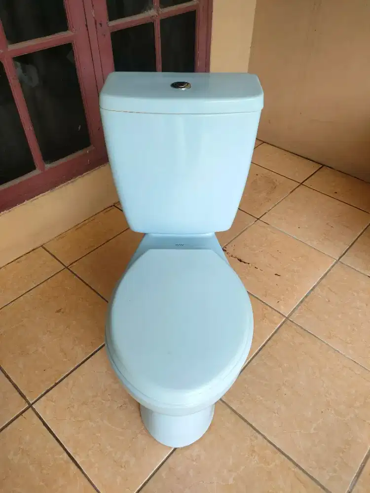 Closet Duduk Toto Biru Muda Bersih Terawat & Sangat Layak Pakai.