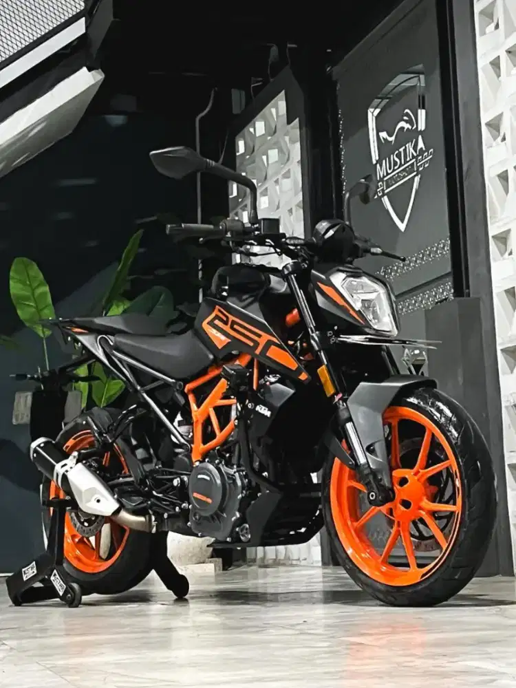 Naked Ganteng‼️KTM Duke 250 2023. Odo 6rb. DANNY Mustika Motor Malang