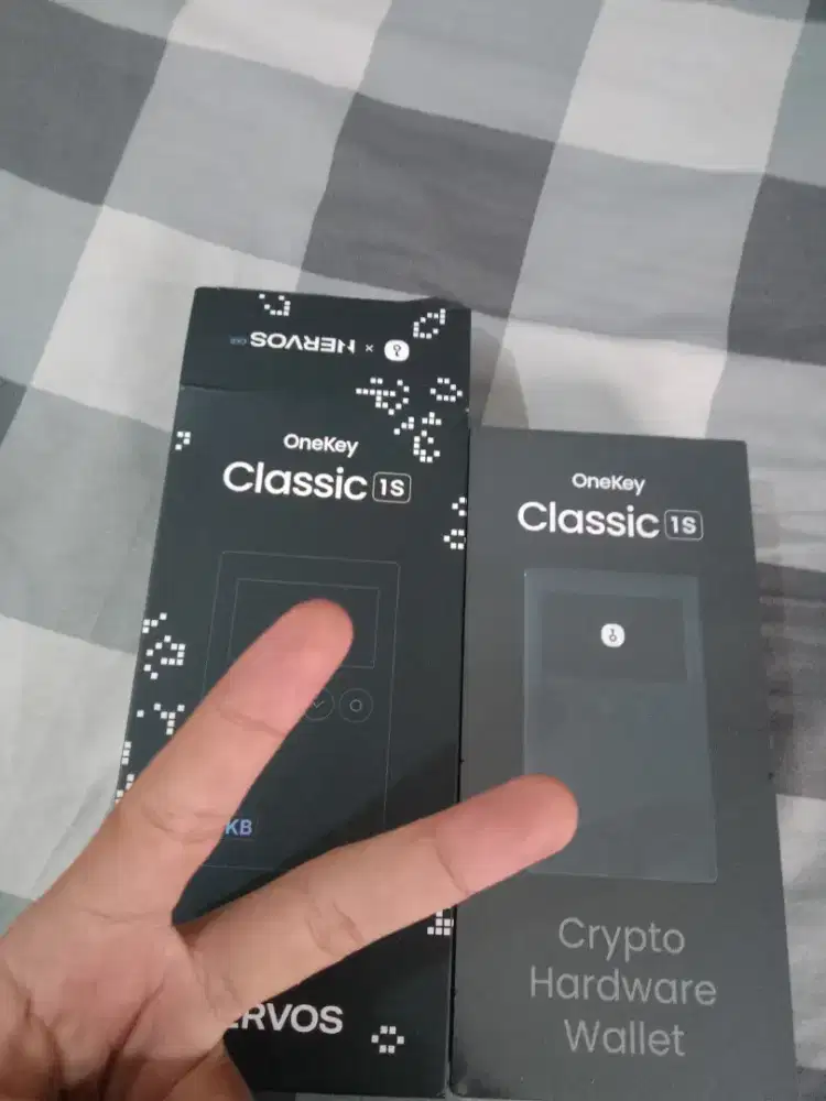 OneKey Classic 1S — Dompet Perangkat Keras Kripto (Super Tipis & Aman)