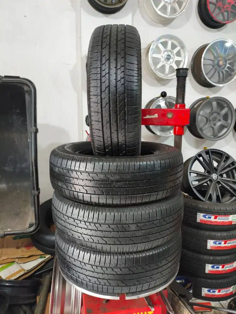 jual ban mobil copotan innova 205 65 R15 merek bridgestone taun 2024