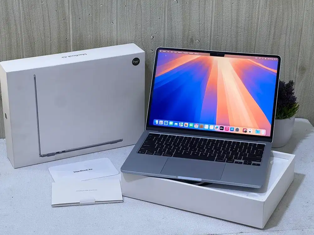 MacBook Air 2025 M4 16/256 GB IBox Garansi Resmi On Panjang