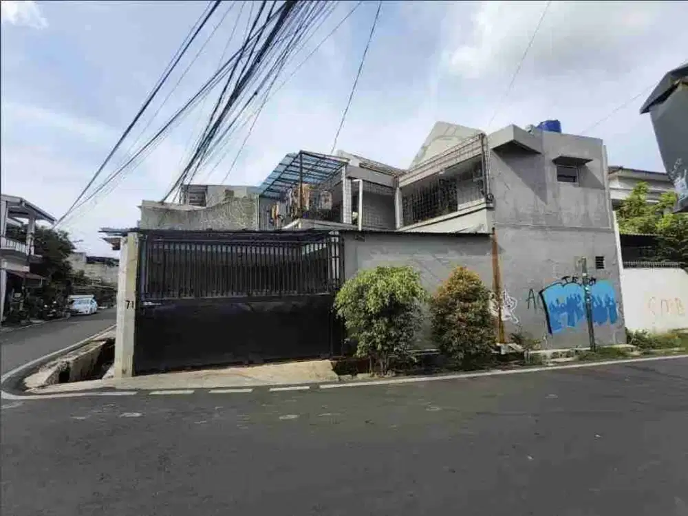 DI JUAL RUMAH POSISI HOOKDI JL TANAH TINGGI SENEN JAKARTA PUSAT  SHMLuas tanah 126 M²Luas Bangunan 159 M²Kamar tidur 3Kamar mandi 32  lantaiGarasi  1c