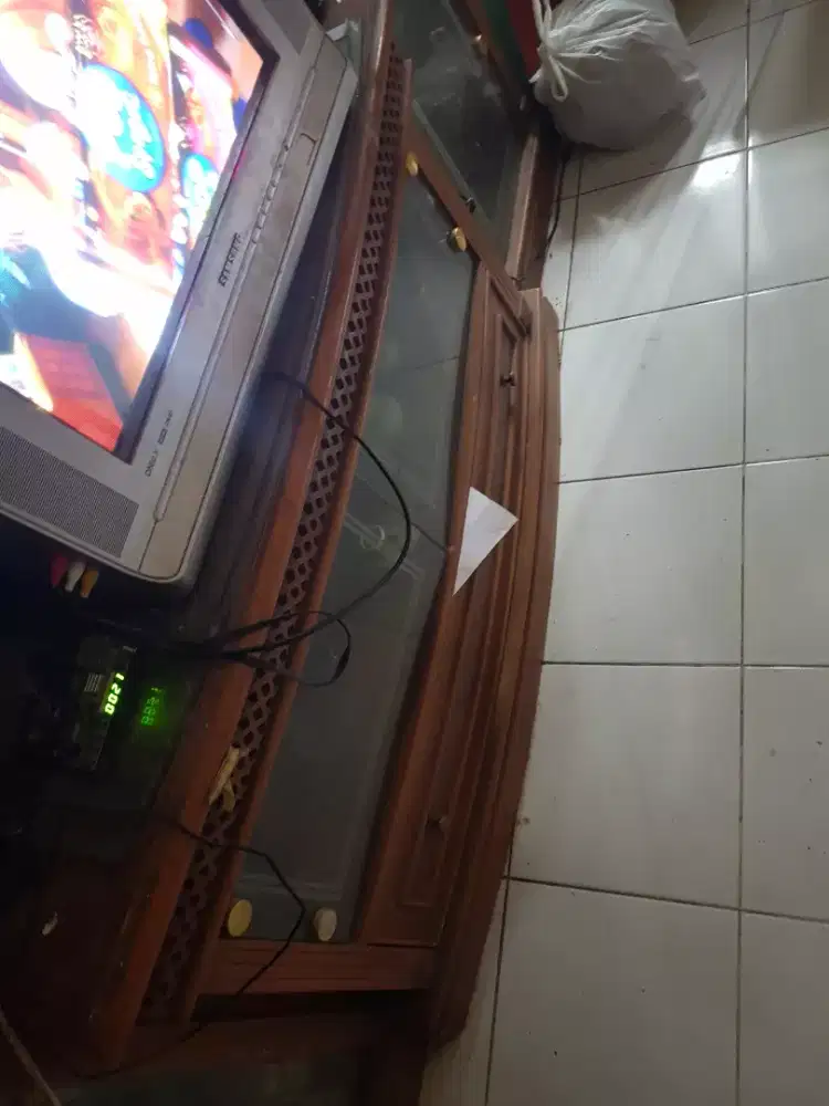 Lemari tv kondisi masih bagus jual cepat BU