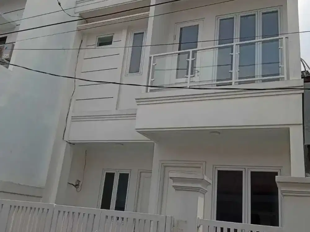Rumah Baru Minimalis 2,5 Lantai di PTB Pondok Kelapa