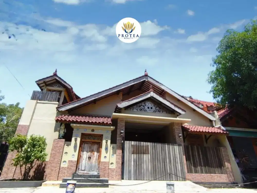 Dijual Rumah Seni Tinggi dengan Dominasi Kayu Jati Kuno – Posisi Hook