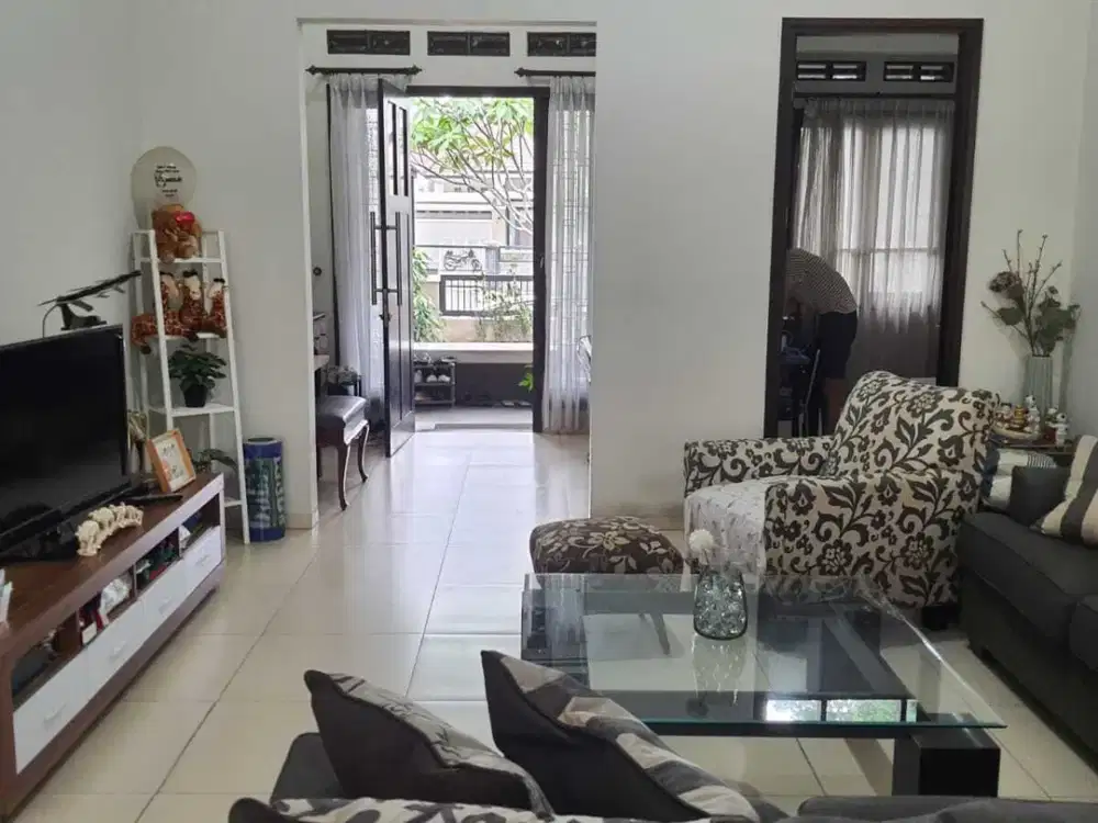 Rumah Mewah 1 Lantai Hadap Utara di Kota Baru Parahyangan