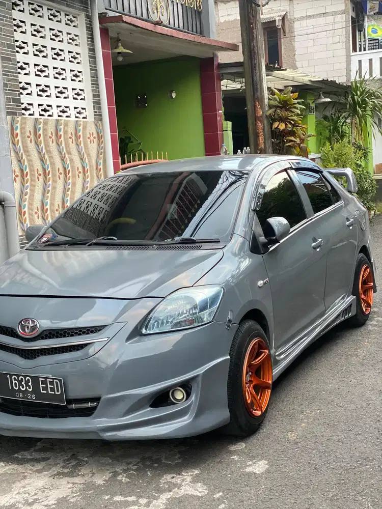 Toyota Limo 2010 Bensin