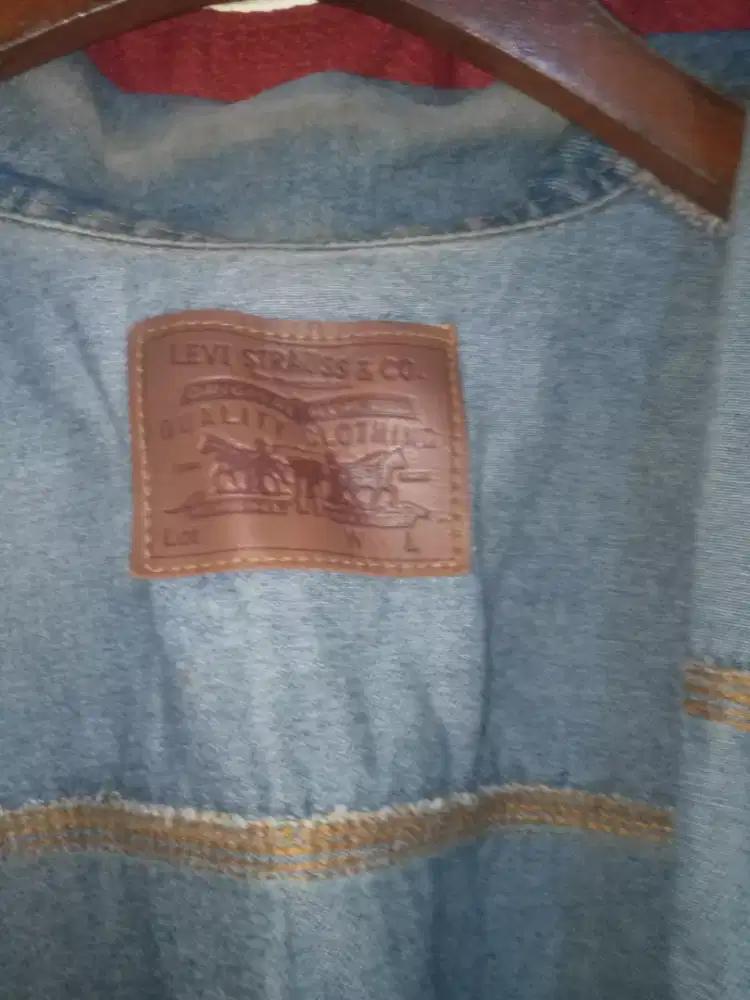 Jaket levis biru
