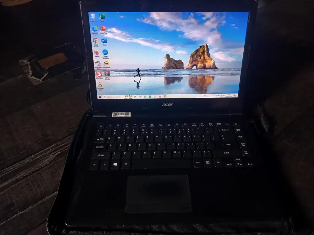 Laptop Acer E1-410