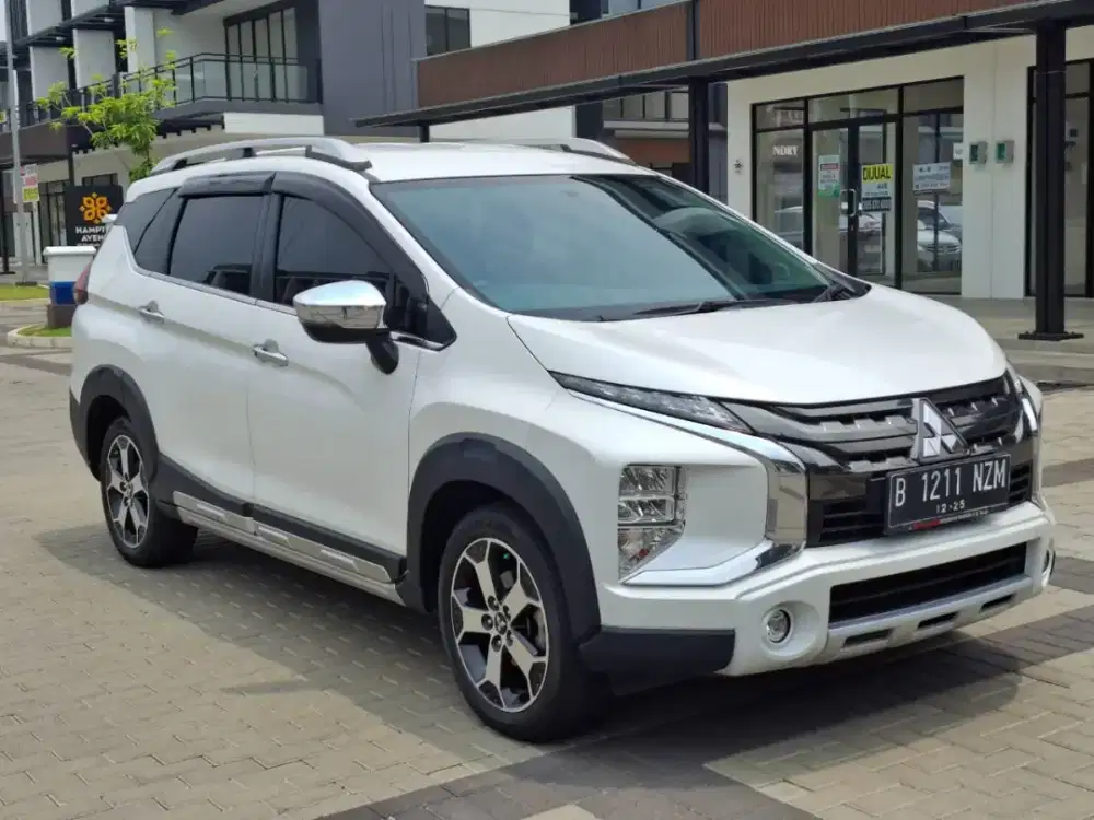XPANDER CROSS AT 2019 PUTIH