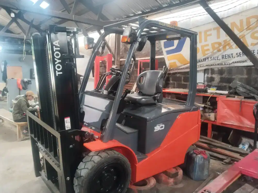 Forklift toyota 8fbn30 thn 2020