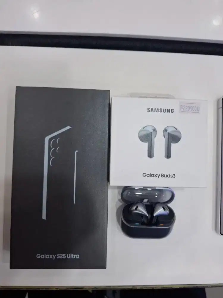 SAMSUNG S25ULTRA FREE BUDS3