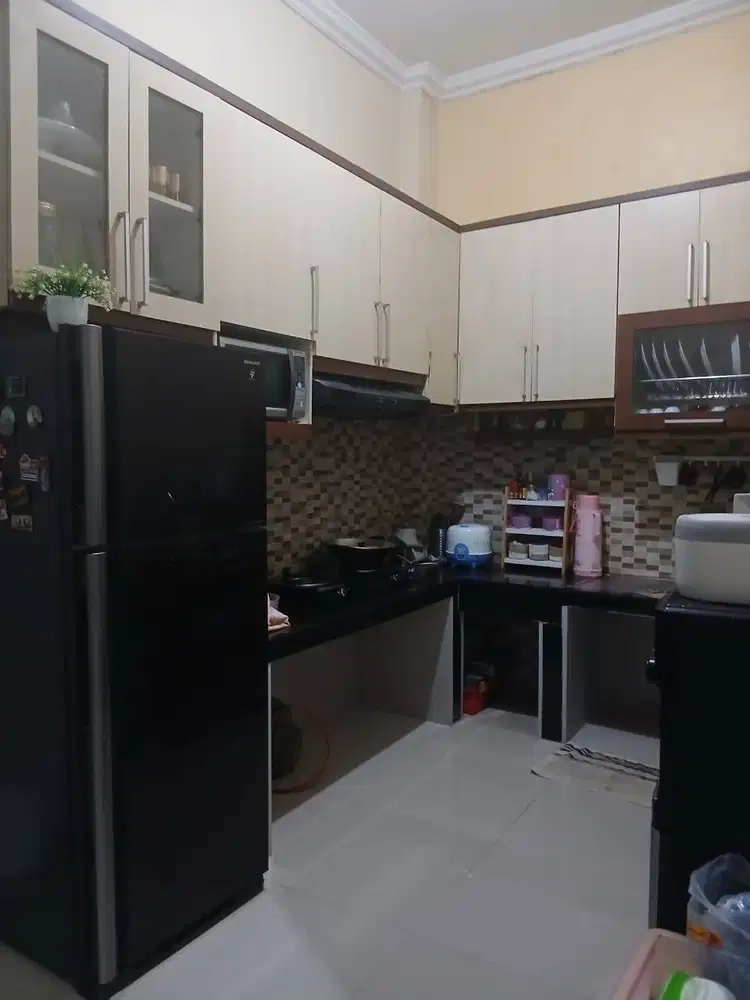 JUAL CEPAT MURAH !! RUMAH 2 TINGKAT KOMPLEK  BAGUS AMAN KENTEN