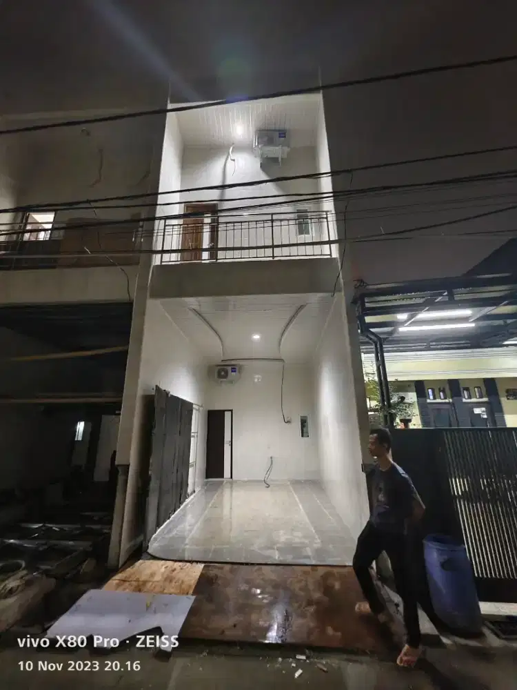 Di sewa kan rumah dua lantai kelapa gading sukapura