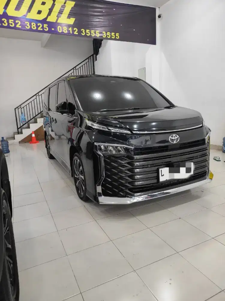 Toyota Voxy 2.0 Matic 2022 Hitam Mulus