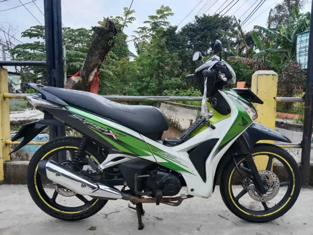Honda Supra x 125 cw helm in th 2011 pajak panjang