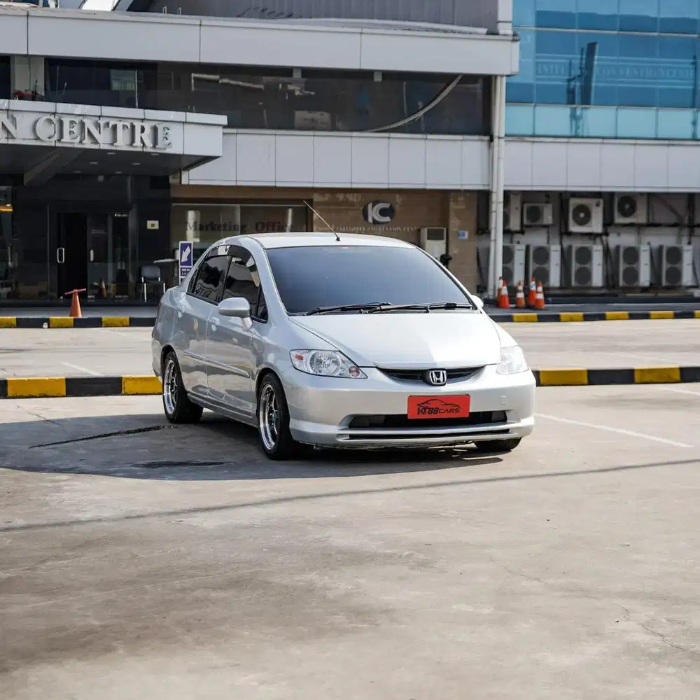 HONDA CITY TAHUN 2004 WARNA ABU ABU MUDA