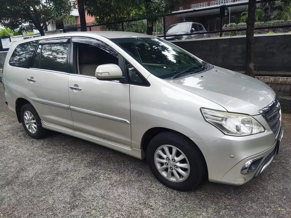 Toyota Kijang Innova 2014 Bensin