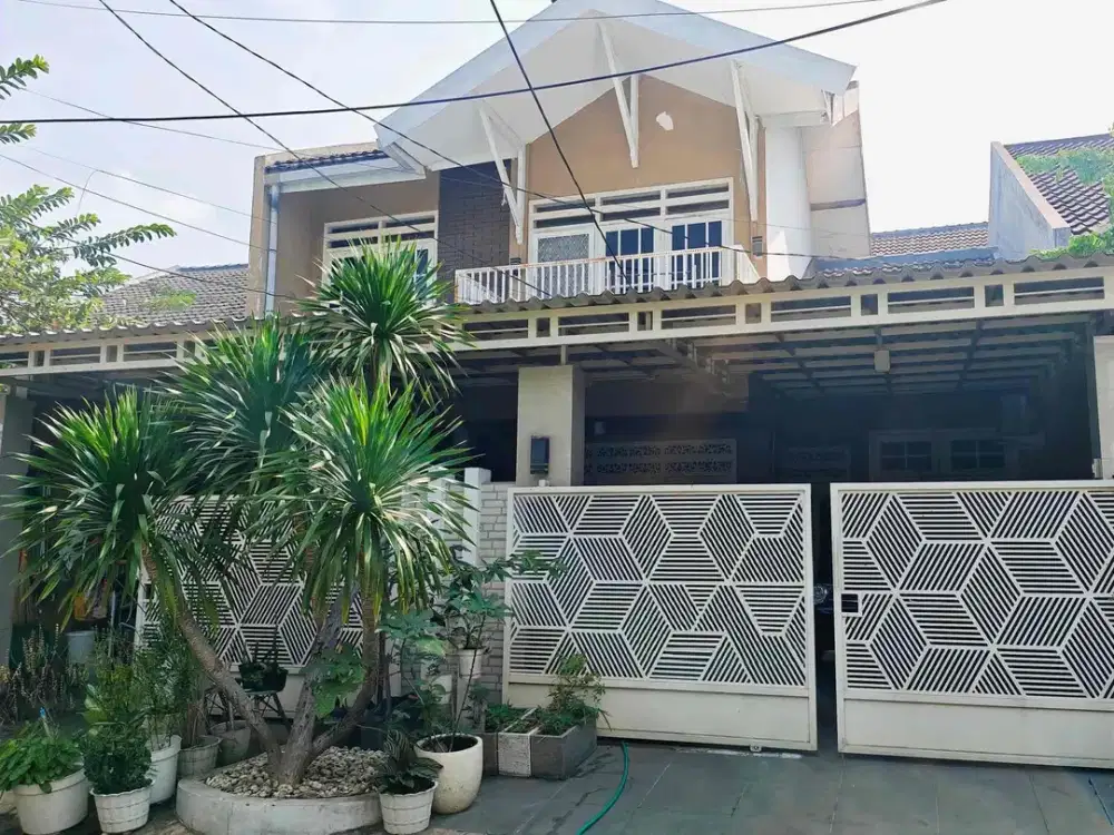 RUM DIJUAL RUMAH TERAWAT DI KETINTANG 1,5 LANTAI