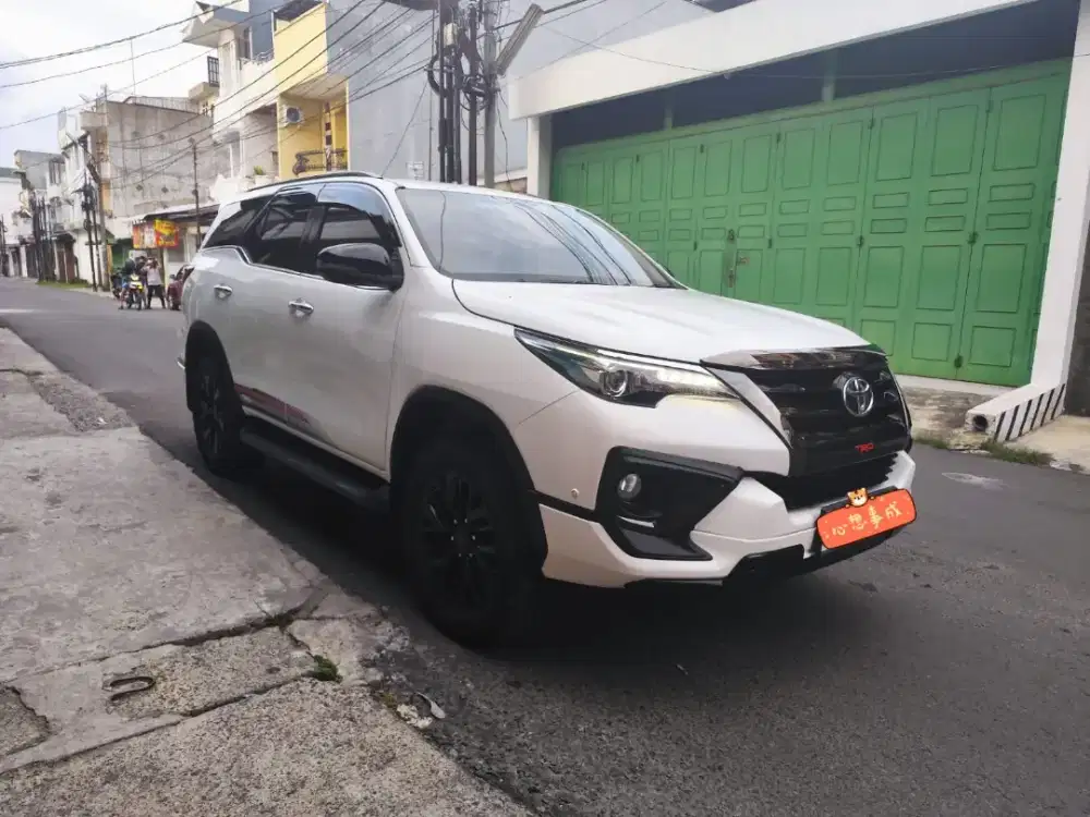 Toyota Fortuner 2.4 VRZ TRD A/T 2020 Pajero MU-X Terra 2021/2019