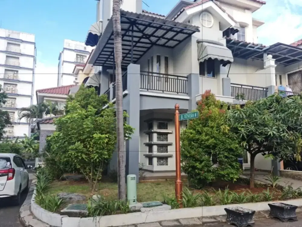 jual rumah hoek 3lantai di kelapa gading