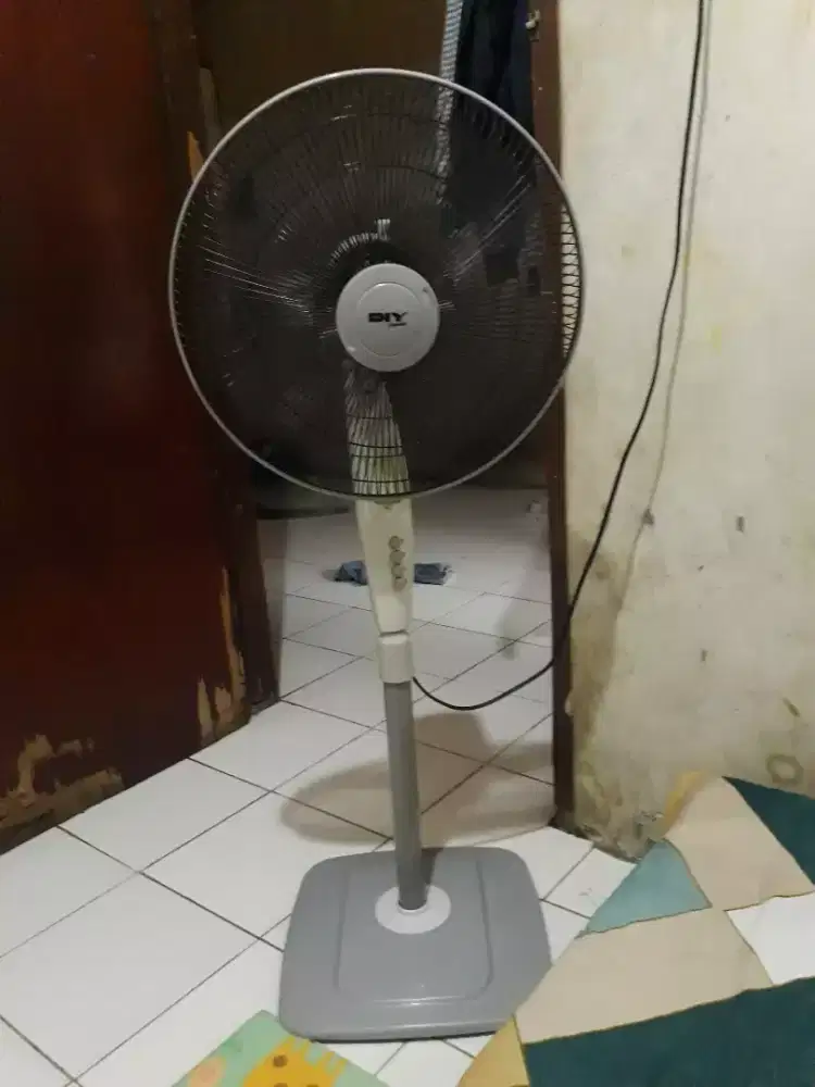 Kipas angin standing 16in