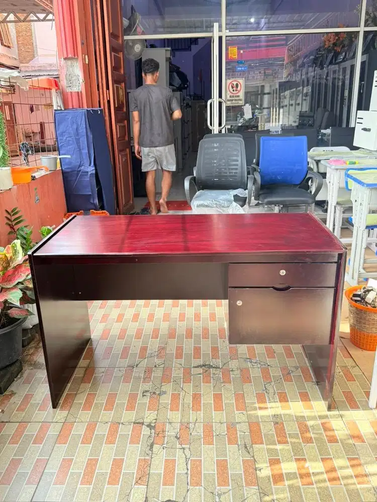meja kantor 1/2 biro