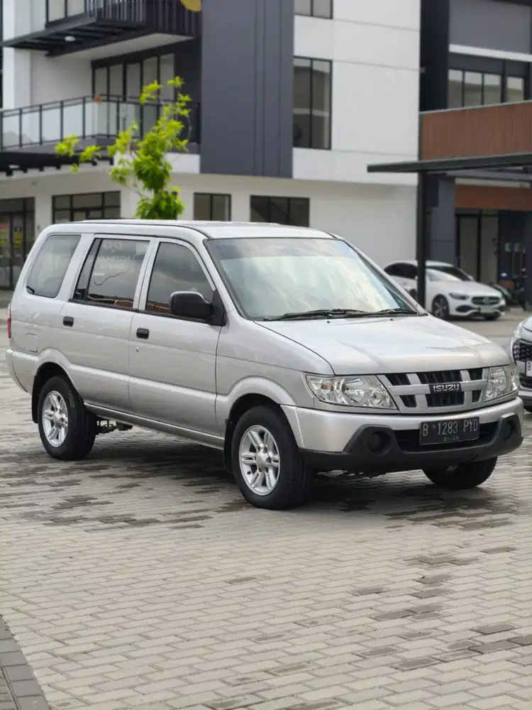 (LOW KM) Isuzu Panther 2.5 Solar LM Smart MT 2015 (Pajak Panjang)