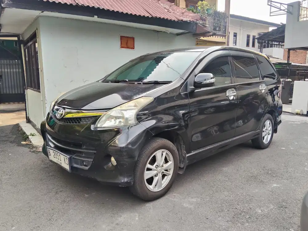 DP 15JT TOYOTA AVANZA VELOZ 1.5 AT MATIC AUTOMATIC 2013 HITAM