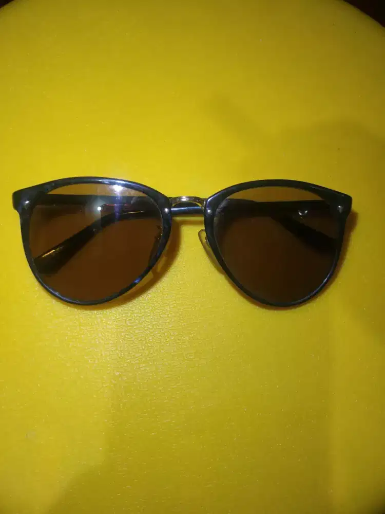 Kacamata Hitam UEHER CLUB