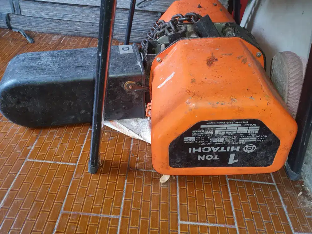 Hoist 1 ton 6 m..3 pase