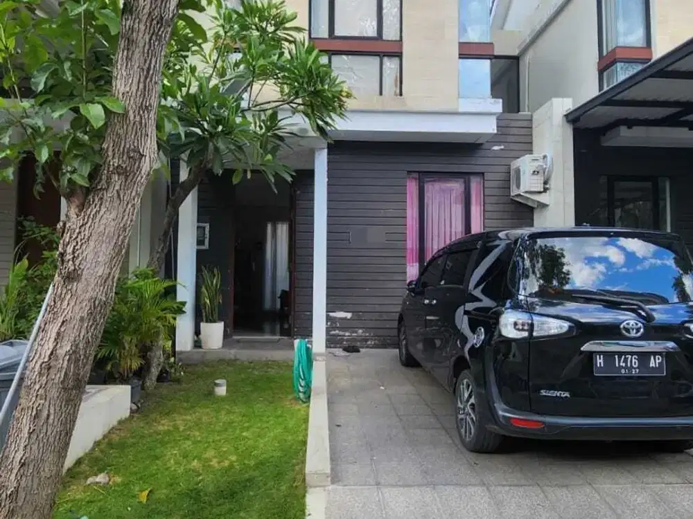 Rumah Northwest Lake 3KT 2Lantai Selatan Murah