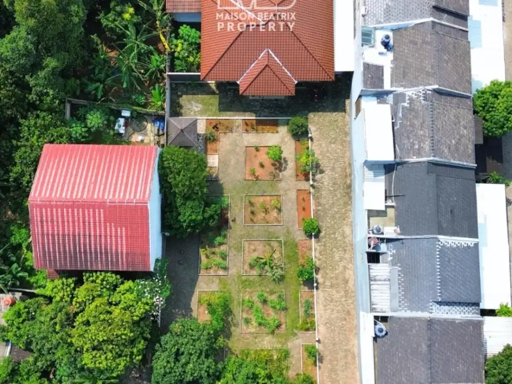 DIJUAL RUMAH BAGUS DENGAN HALAMAN YANG LUAS NEMPEL BSD - TANGSEL