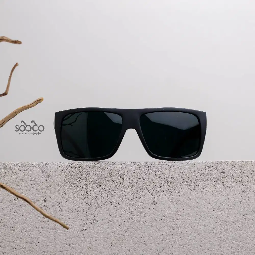 Kacamata Hitam Kotak Trendy dan Stylish - DIRAYA 01