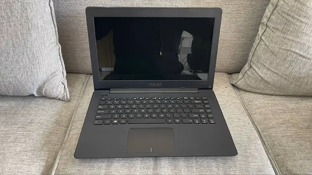 DIJUAL Asus P453M | Processor Intel Pentium N3540 | RAM 4GB | SSD 128