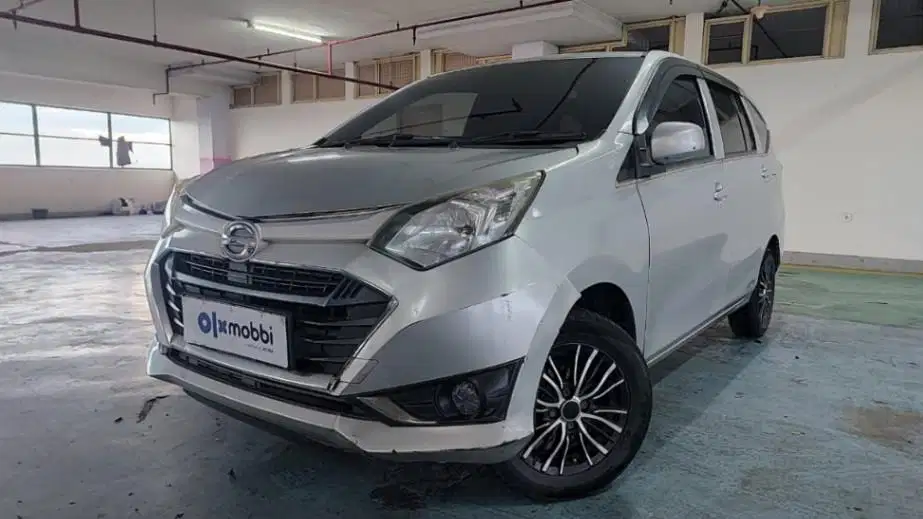 DP Rendah  5JT Daihatsu Sigra 1.2 X Bensin-MT 2016 Silver