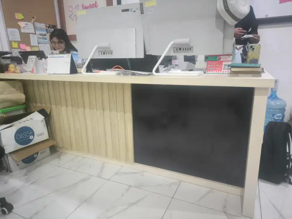 Meja kantor, Panjang 3m, Lebar 0.7m, Tinggi 0.75
